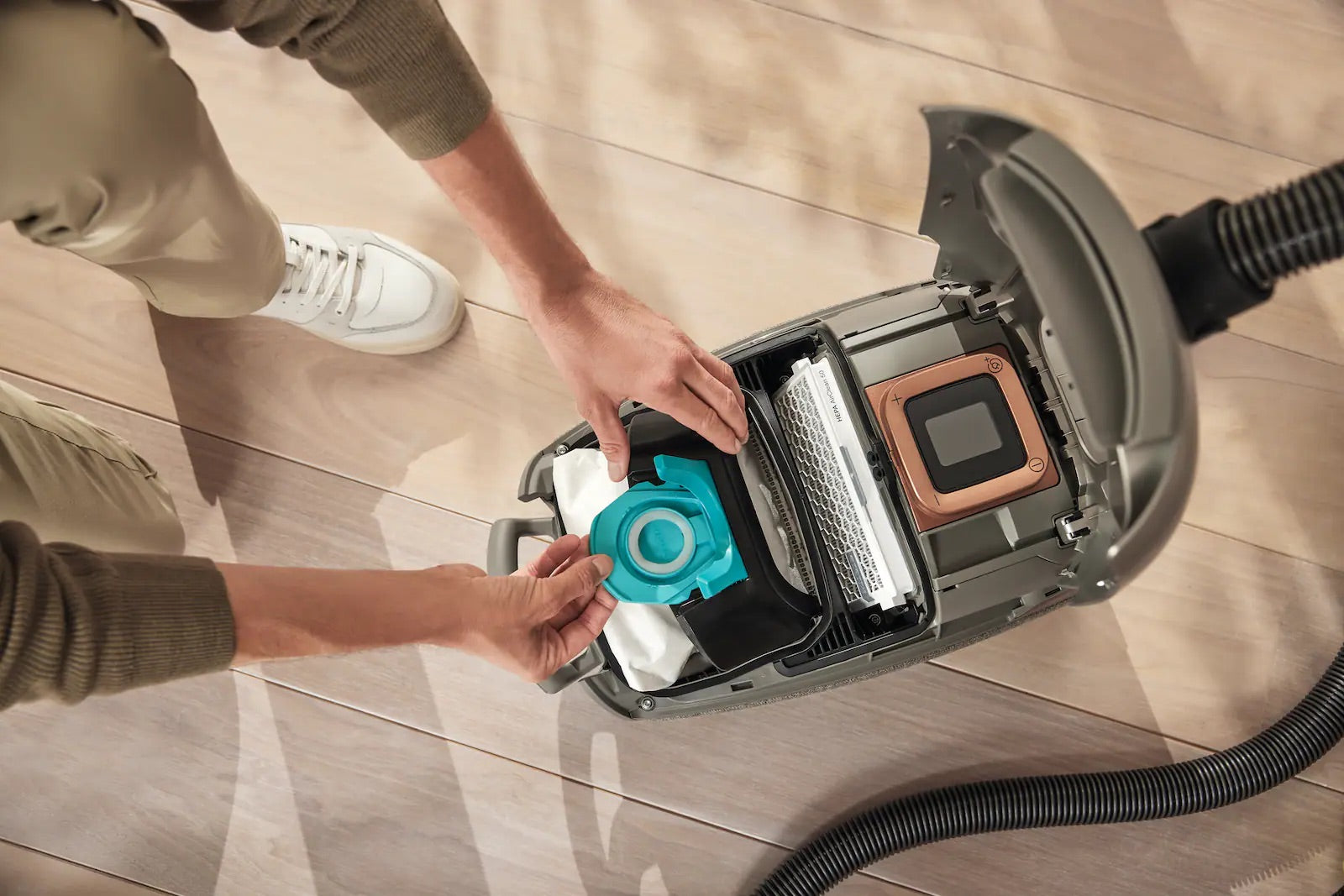 Inserting a ComfortFit dustbag into the Miele Guard L1 Electro.