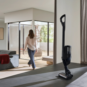 Miele Triflex HX3 Aqua standing free in a living room without a wall bracket, thanks to its park position.