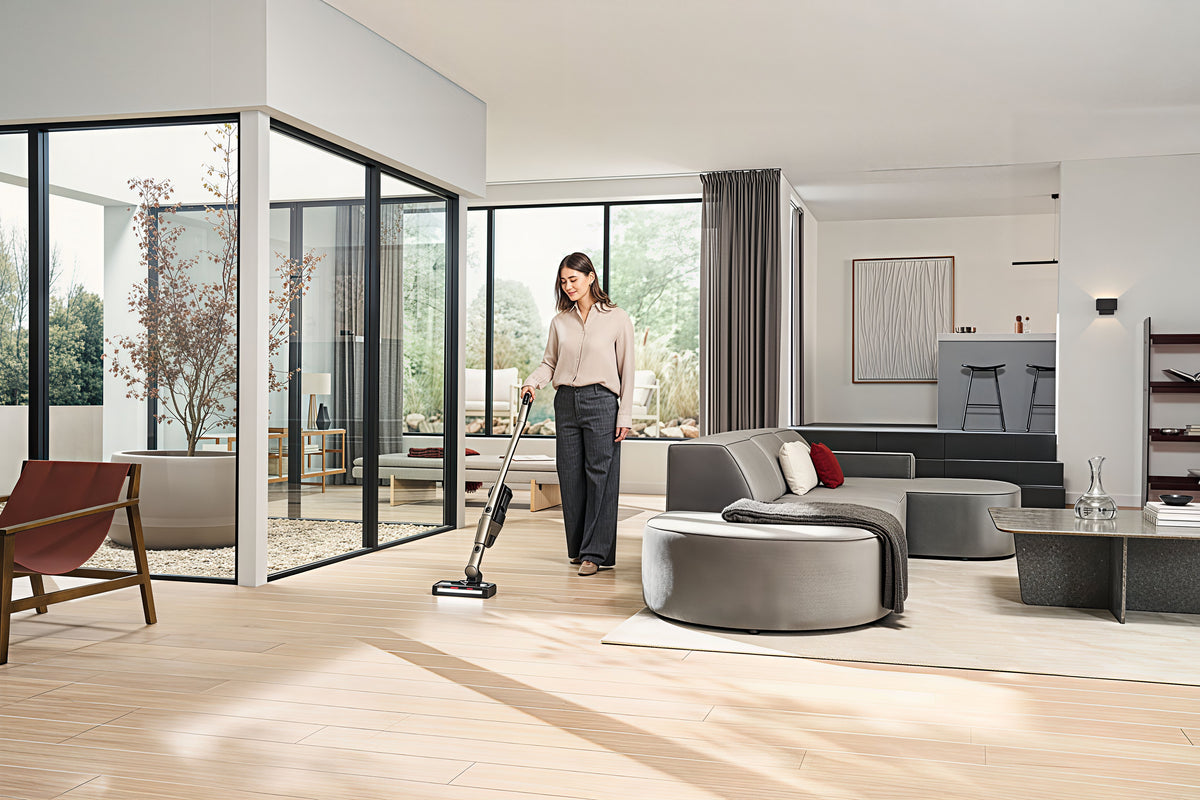 Miele Triflex HX3 Plus cordless stick vacuum in Titanium Pearlfinish.