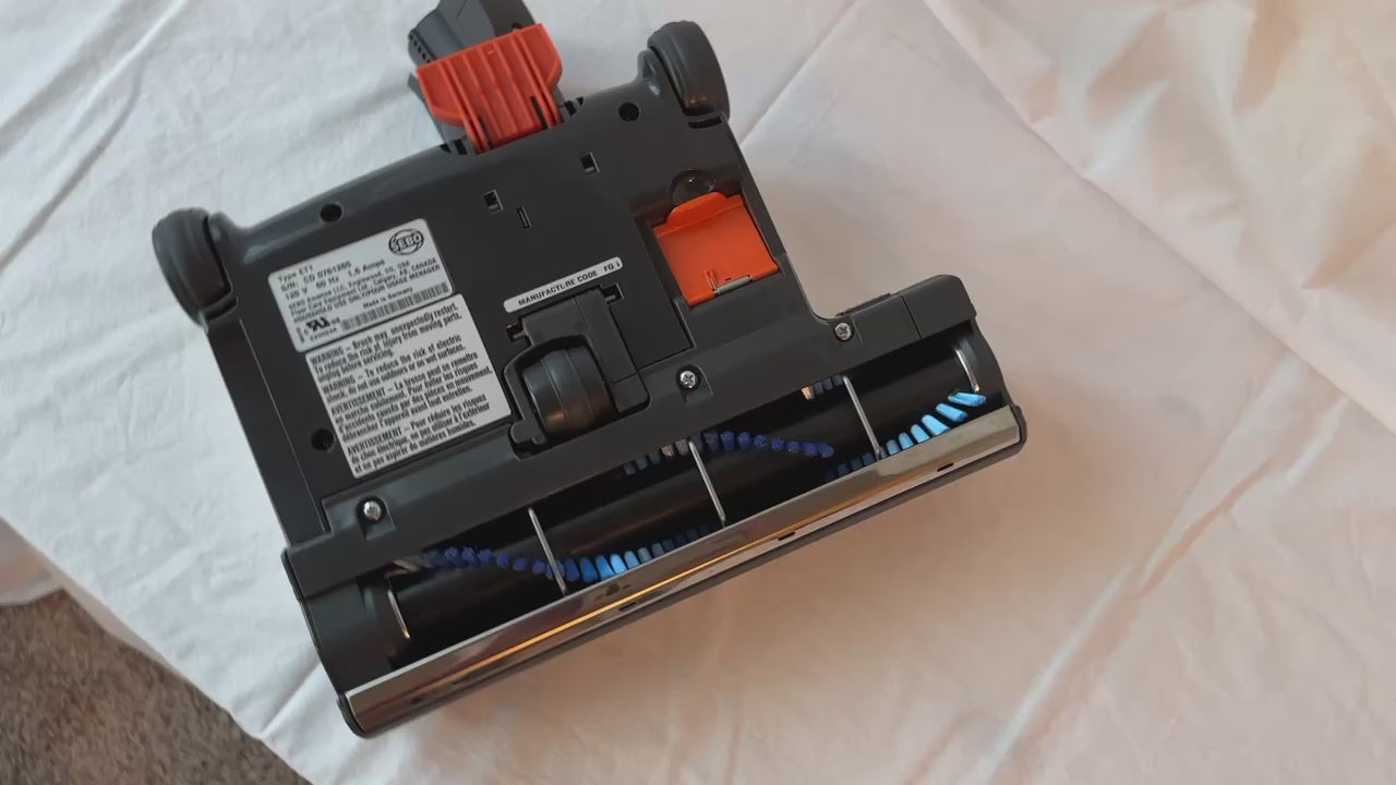 Video opening the Sebo Airbelt k3 powerhead to show brush toll and clean out door 
