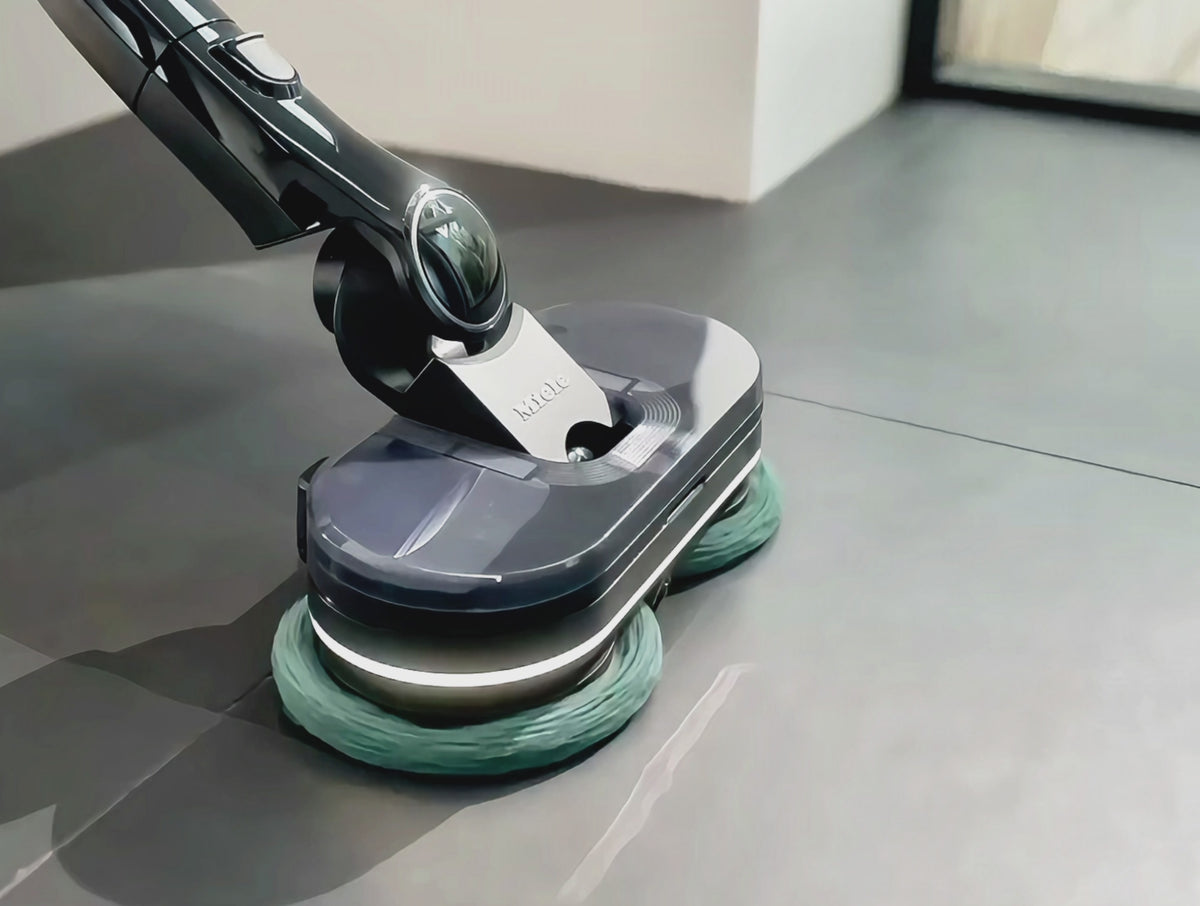Video demonstrating wet mode on the Miele Triflex HX3 Aqua, using the AquaTwister attachment to mop a hard floor.