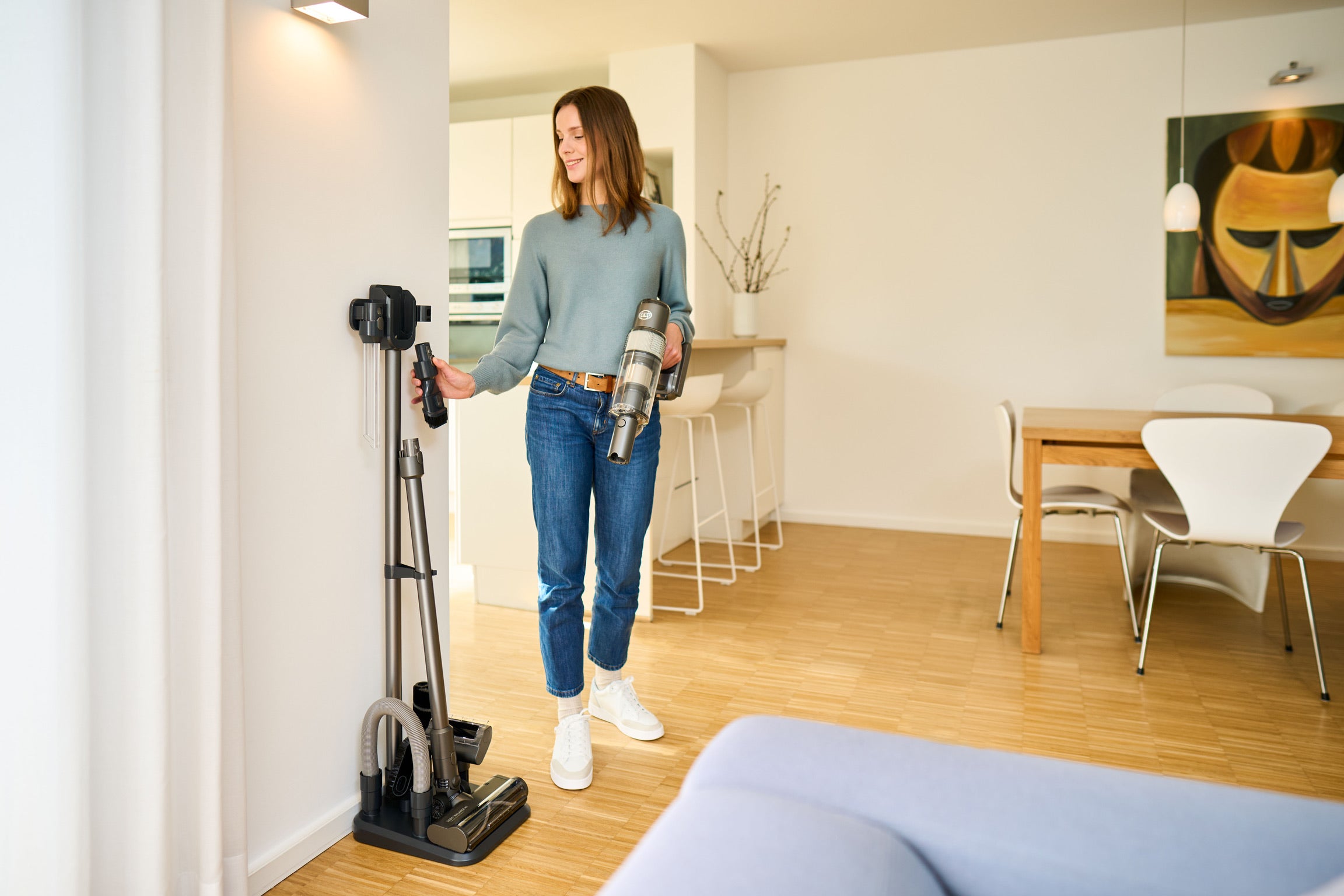 Taking the dusting brush from the SEBO Balance A1 storage stand.