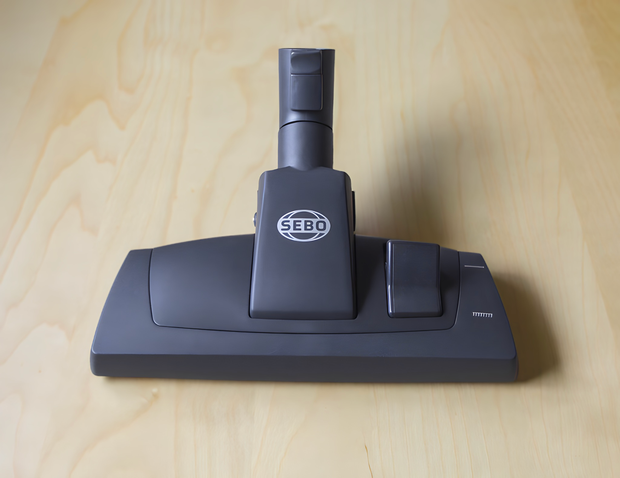 SEBO combination floor nozzle included with the Airbelt E1 Kombi.